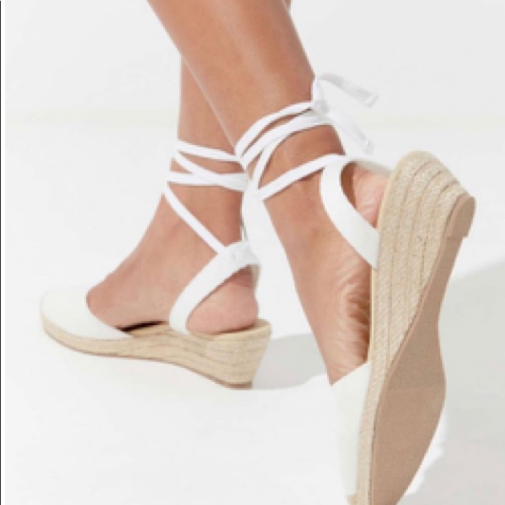 Urban Outfitters “June Mini” Espadrille Wedges in size 7 color: white